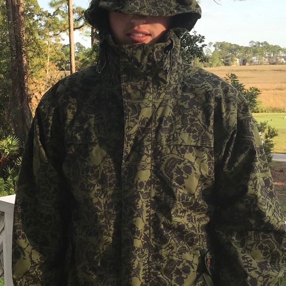 VANS GREEN SKULLS SNOW BOARDING JACKET - Picture 1 of 16